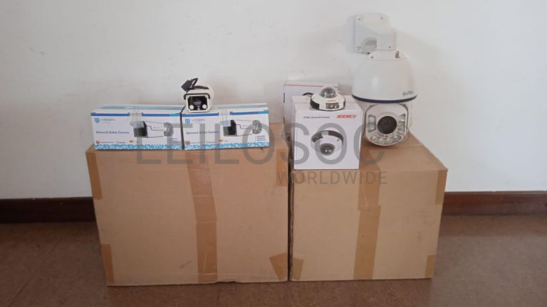 Câmeras de vigilância + Equipamentos de vigilância + Equipamentos de vigilância + Equipamentos de vigilância + Câmeras IP + Câmeras IP ·