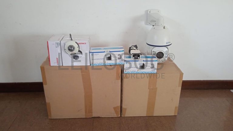 Câmeras de vigilância + Equipamentos de vigilância + Equipamentos de vigilância + Equipamentos de vigilância + Câmeras IP + Câmeras IP ·