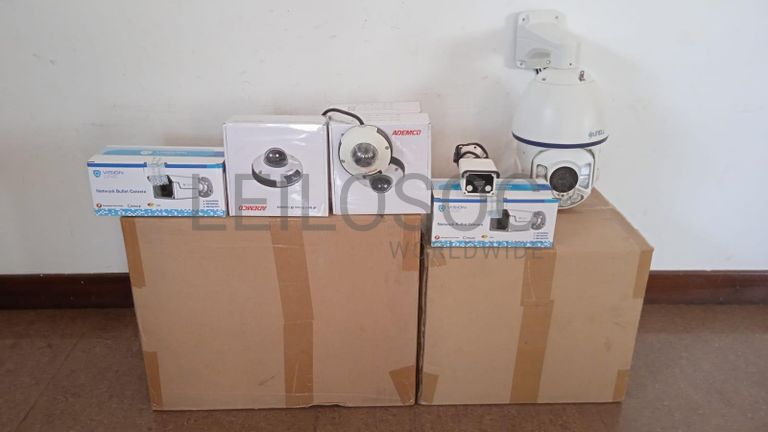 Câmeras de vigilância + Equipamentos de vigilância + Equipamentos de vigilância + Equipamentos de vigilância + Câmeras IP + Câmeras IP ·