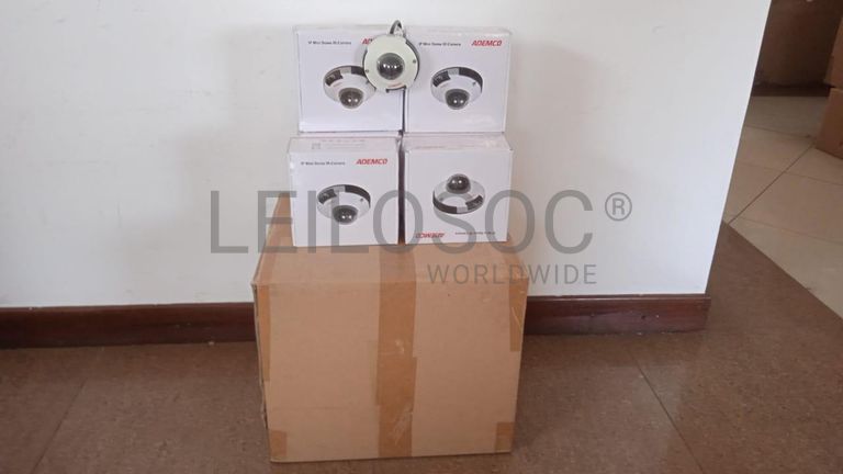 Câmeras de vigilância + Equipamentos de vigilância + Equipamentos de vigilância + Equipamentos de vigilância + Equipamentos de vigilância + Equipamentos de vigilância ·