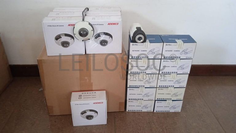 Câmeras de vigilância + Equipamentos de vigilância + Equipamentos de vigilância + Equipamentos de vigilância + Equipamentos de vigilância + Equipamentos de vigilância ·