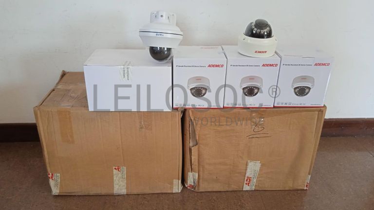 Câmeras de vigilância + Equipamentos de vigilância + Equipamentos de vigilância + Equipamentos de vigilância + Equipamentos de vigilância + Equipamentos de vigilância ·