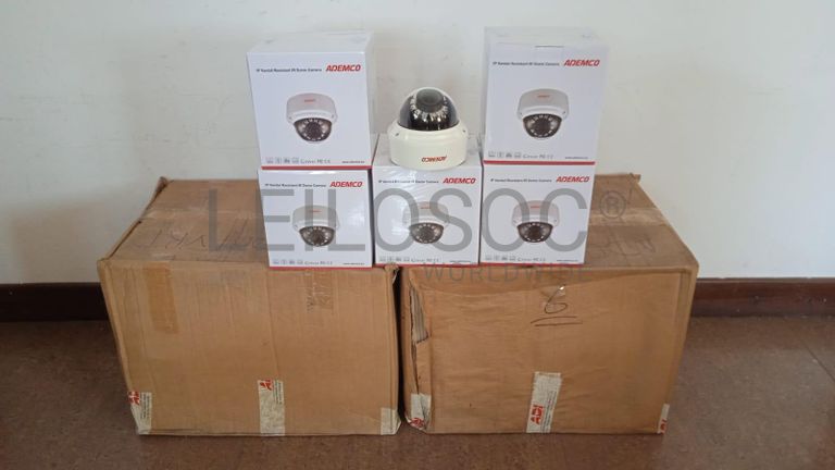 Câmeras de vigilância + Equipamentos de vigilância + Equipamentos de vigilância + Equipamentos de vigilância + Equipamentos de vigilância + Equipamentos de vigilância ·