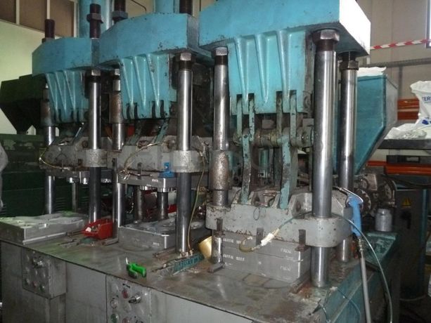 Equipamentos para fabrico de componentes para calçado e têxteis