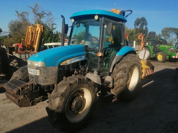 Trator Agrícola com Limpa Bermas