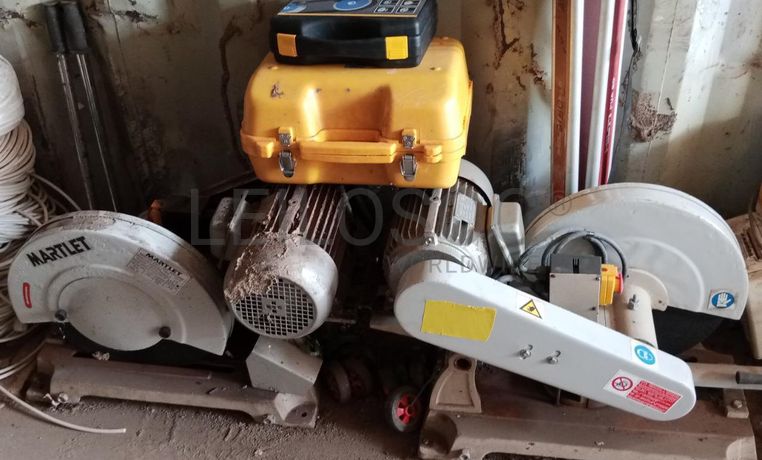 Termos acumulador + Bebedouros + Diversos + Tv + Material Informático + Cabo de Rede + Mobiliário + Bobina + Bobinas + Máquinas de corte de relva + Cabos de aço + Radiador + Armazém ·