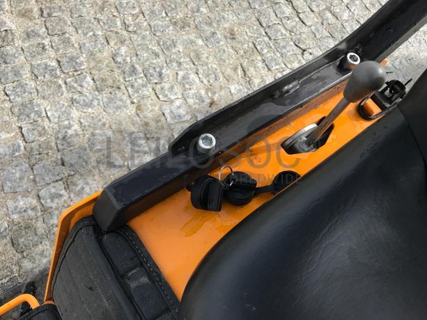 Mini giratória Rhinoceros XN11