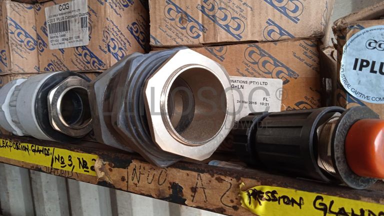 Diversos + Diversos + Caixas de Ferramentas + Diversos + Diversos + Diversos + Diversos + Diversos + Diversos + Diversos + Lâmpadas de longo alcance. + Anilhas + Diversos + Heat Shrinks + Diversos + Discos de Corte + Motores + Porcas + Diversos + Braçadeiras + Diversos + Chapas 1,5m + Contentor de 40P ·