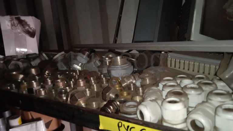 Diversos + Diversos + Caixas de Ferramentas + Diversos + Diversos + Diversos + Diversos + Diversos + Diversos + Diversos + Lâmpadas de longo alcance. + Anilhas + Diversos + Heat Shrinks + Diversos + Discos de Corte + Motores + Porcas + Diversos + Braçadeiras + Diversos + Chapas 1,5m + Contentor de 40P ·