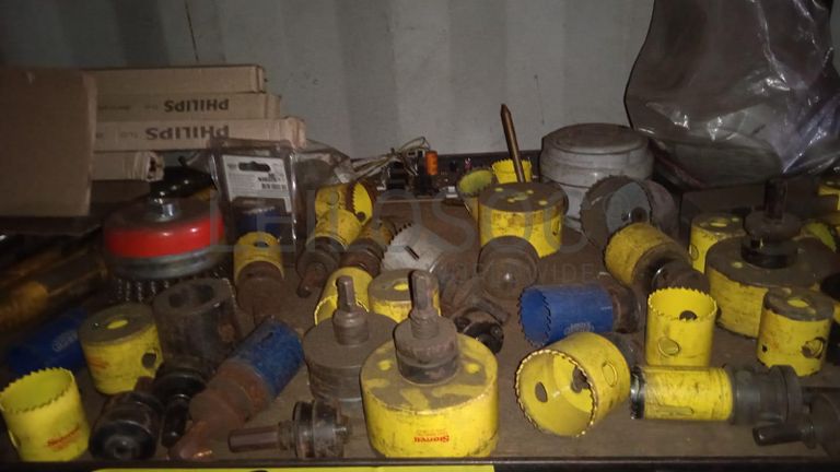 Diversos + Diversos + Caixas de Ferramentas + Diversos + Diversos + Diversos + Diversos + Diversos + Diversos + Diversos + Lâmpadas de longo alcance. + Anilhas + Diversos + Heat Shrinks + Diversos + Discos de Corte + Motores + Porcas + Diversos + Braçadeiras + Diversos + Chapas 1,5m + Contentor de 40P ·