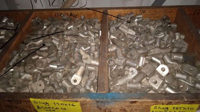 Diversos + Diversos + Caixas de Ferramentas + Diversos + Diversos + Diversos + Diversos + Diversos + Diversos + Diversos + Lâmpadas de longo alcance. + Anilhas + Diversos + Heat Shrinks + Diversos + Discos de Corte + Motores + Porcas + Diversos + Braçadeiras + Diversos + Chapas 1,5m + Contentor de 40P ·