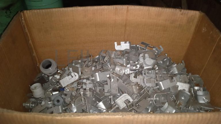 Diversos + Diversos + Caixas de Ferramentas + Diversos + Diversos + Diversos + Diversos + Diversos + Diversos + Diversos + Lâmpadas de longo alcance. + Anilhas + Diversos + Heat Shrinks + Diversos + Discos de Corte + Motores + Porcas + Diversos + Braçadeiras + Diversos + Chapas 1,5m + Contentor de 40P ·