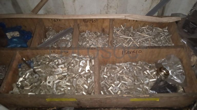 Diversos + Diversos + Caixas de Ferramentas + Diversos + Diversos + Diversos + Diversos + Diversos + Diversos + Diversos + Lâmpadas de longo alcance. + Anilhas + Diversos + Heat Shrinks + Diversos + Discos de Corte + Motores + Porcas + Diversos + Braçadeiras + Diversos + Chapas 1,5m + Contentor de 40P ·