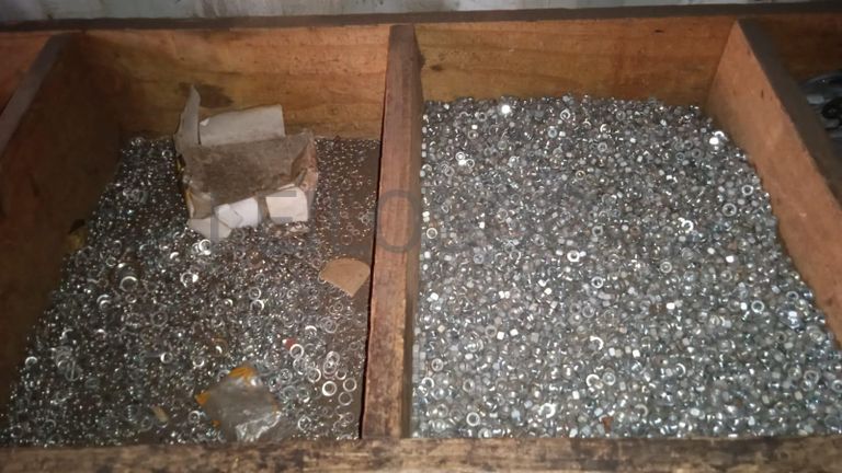 Diversos + Diversos + Caixas de Ferramentas + Diversos + Diversos + Diversos + Diversos + Diversos + Diversos + Diversos + Lâmpadas de longo alcance. + Anilhas + Diversos + Heat Shrinks + Diversos + Discos de Corte + Motores + Porcas + Diversos + Braçadeiras + Diversos + Chapas 1,5m + Contentor de 40P ·