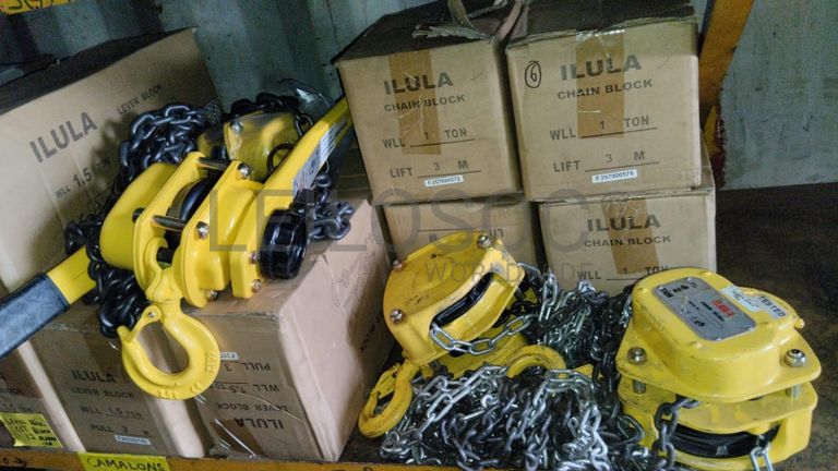 Diversos + Diversos + Grampos + Diversos + Diversos + Diversos + Electrodos + Diversos + Diversos + Diversos + Diversos + Diversos + Fitas + Diversos + Diversos + Máquinas Rebarbadora + Diversos + Pregos 50×2.50mm + Diversos + Cintas + Cintas + Cintas + Cintas + Cintas + Mangueiras para maçarico + Cintos de Segurança + Diversos + Diversos + Porcas + Porcas + Diversos + Pregos + Parafusos + Material Hospitalar + Diversos + Cordas + Diversos + Material para Soldadura + Material para Instalacao electrica + Diversos + Spray Q20 + Braçadeiras + Rolos de rede + Cerca de Segurança + Cabo flexível + Abaraçadeiras + Materia para soldadura + Abraçadeiras + Diversos + Bombas de água + Diversos + Compressor + Contentor de 40P ·