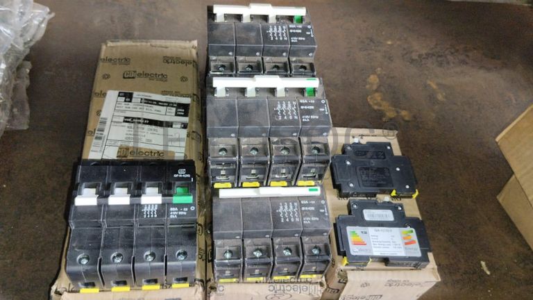 Diversos + Diversos + Grampos + Diversos + Diversos + Diversos + Electrodos + Diversos + Diversos + Diversos + Diversos + Diversos + Fitas + Diversos + Diversos + Máquinas Rebarbadora + Diversos + Pregos 50×2.50mm + Diversos + Cintas + Cintas + Cintas + Cintas + Cintas + Mangueiras para maçarico + Cintos de Segurança + Diversos + Diversos + Porcas + Porcas + Diversos + Pregos + Parafusos + Material Hospitalar + Diversos + Cordas + Diversos + Material para Soldadura + Material para Instalacao electrica + Diversos + Spray Q20 + Braçadeiras + Rolos de rede + Cerca de Segurança + Cabo flexível + Abaraçadeiras + Materia para soldadura + Abraçadeiras + Diversos + Bombas de água + Diversos + Compressor + Contentor de 40P ·