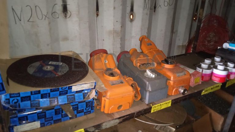 Diversos + Diversos + Caixas de Ferramentas + Diversos + Diversos + Diversos + Diversos + Diversos + Diversos + Diversos + Lâmpadas de longo alcance. + Anilhas + Diversos + Heat Shrinks + Diversos + Discos de Corte + Motores + Porcas + Diversos + Braçadeiras + Diversos + Chapas 1,5m + Contentor de 40P ·