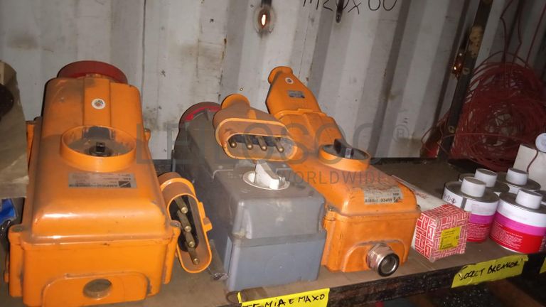 Diversos + Diversos + Caixas de Ferramentas + Diversos + Diversos + Diversos + Diversos + Diversos + Diversos + Diversos + Lâmpadas de longo alcance. + Anilhas + Diversos + Heat Shrinks + Diversos + Discos de Corte + Motores + Porcas + Diversos + Braçadeiras + Diversos + Chapas 1,5m + Contentor de 40P ·