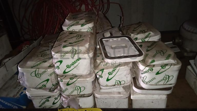 Diversos + Diversos + Caixas de Ferramentas + Diversos + Diversos + Diversos + Diversos + Diversos + Diversos + Diversos + Lâmpadas de longo alcance. + Anilhas + Diversos + Heat Shrinks + Diversos + Discos de Corte + Motores + Porcas + Diversos + Braçadeiras + Diversos + Chapas 1,5m + Contentor de 40P ·