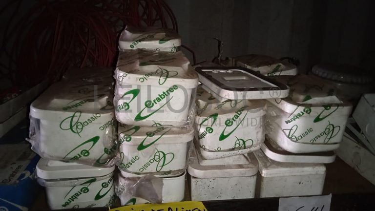 Diversos + Diversos + Caixas de Ferramentas + Diversos + Diversos + Diversos + Diversos + Diversos + Diversos + Diversos + Lâmpadas de longo alcance. + Anilhas + Diversos + Heat Shrinks + Diversos + Discos de Corte + Motores + Porcas + Diversos + Braçadeiras + Diversos + Chapas 1,5m + Contentor de 40P ·