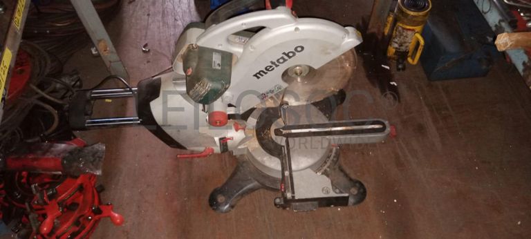 Aspiradores industriais + Diversos + Serra circular + Diversos + Vaporizador GOLDAIR + Diversos + Diversos + Diversos ·