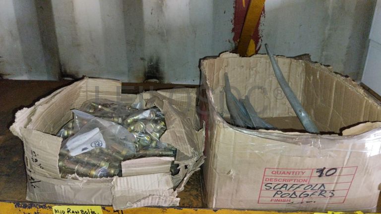 Diversos + Diversos + Grampos + Diversos + Diversos + Diversos + Electrodos + Diversos + Diversos + Diversos + Diversos + Diversos + Fitas + Diversos + Diversos + Máquinas Rebarbadora + Diversos + Pregos 50×2.50mm + Diversos + Cintas + Cintas + Cintas + Cintas + Cintas + Mangueiras para maçarico + Cintos de Segurança + Diversos + Diversos + Porcas + Porcas + Diversos + Pregos + Parafusos + Material Hospitalar + Diversos + Cordas + Diversos + Material para Soldadura + Material para Instalacao electrica + Diversos + Spray Q20 + Braçadeiras + Rolos de rede + Cerca de Segurança + Cabo flexível + Abaraçadeiras + Materia para soldadura + Abraçadeiras + Diversos + Bombas de água + Diversos + Compressor + Contentor de 40P ·