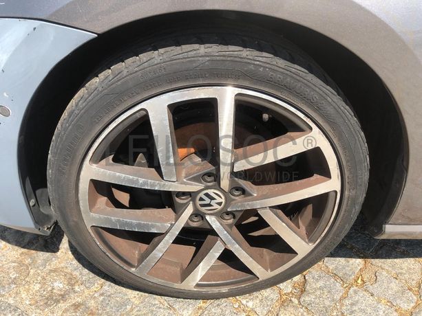 Volkswagen Golf 1.6 TDI · Ano 2014