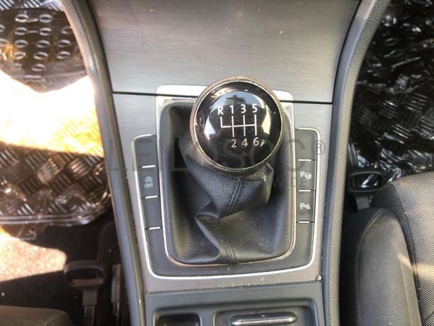 Volkswagen Golf 1.6 TDI · Ano 2014