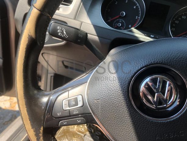 Volkswagen Golf 1.6 TDI · Ano 2014