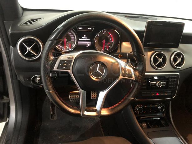 Mercedes-Benz CLA 220 D · Ano 2013