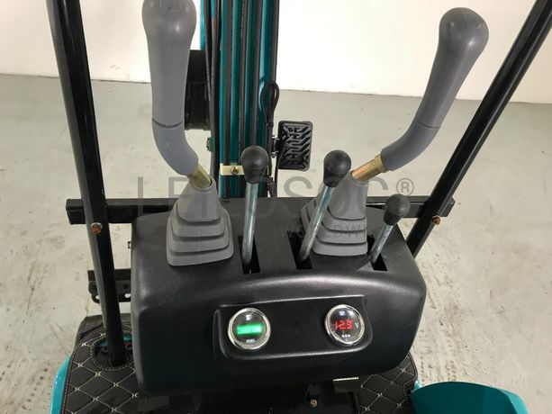 Mini Giratória Rastos