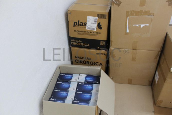 Máscaras Cirúrgicas + Rolos de Algodão + Copos Descartáveis + Desinfetantes