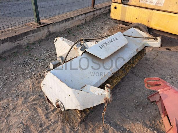 Vassoura Mecânica · Viana