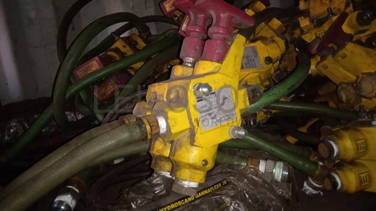 Diversos + Rebarbadeiras + Diversos + Diversos + Rebarbadeiras + Furadeira + Diversos + Braçadeiras + Torque Wreck + Radiadores + Diversos + Diversos + Diversos + Diversos + Diversos + Diversos + Diversos + Diversos + Contentor de 40P ·