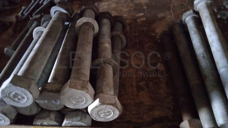 Diversos + Diversos + Diversos + Diversos + Cimento Cola + Parafusos + Diversos + Máquina de soldagem + Caixas de ferramentas + Contentor de 40P ·