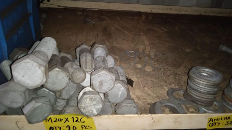 Diversos + Diversos + Diversos + Diversos + Cimento Cola + Parafusos + Diversos + Máquina de soldagem + Caixas de ferramentas + Contentor de 40P ·