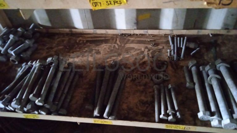 Diversos + Diversos + Diversos + Diversos + Cimento Cola + Parafusos + Diversos + Máquina de soldagem + Caixas de ferramentas + Contentor de 40P ·