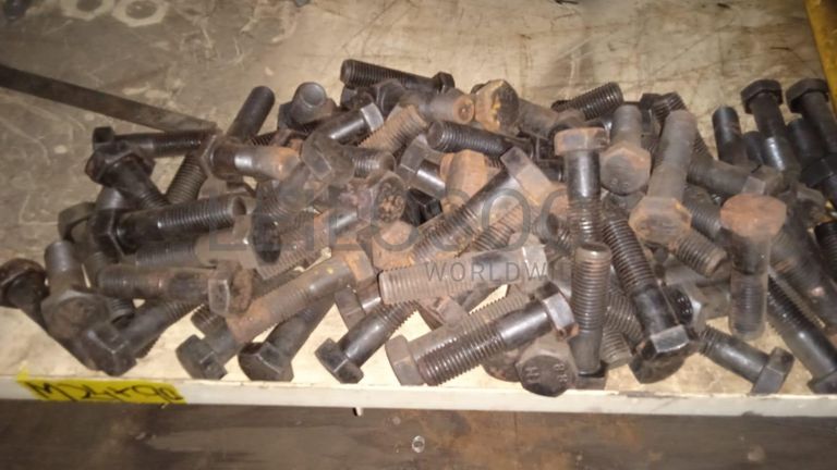 Diversos + Diversos + Diversos + Diversos + Cimento Cola + Parafusos + Diversos + Máquina de soldagem + Caixas de ferramentas + Contentor de 40P ·