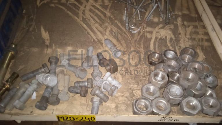 Diversos + Diversos + Diversos + Diversos + Cimento Cola + Parafusos + Diversos + Máquina de soldagem + Caixas de ferramentas + Contentor de 40P ·