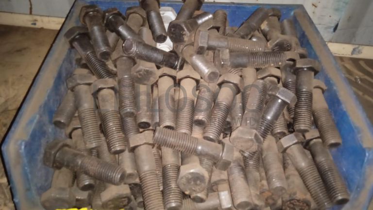 Diversos + Diversos + Diversos + Diversos + Cimento Cola + Parafusos + Diversos + Máquina de soldagem + Caixas de ferramentas + Contentor de 40P ·