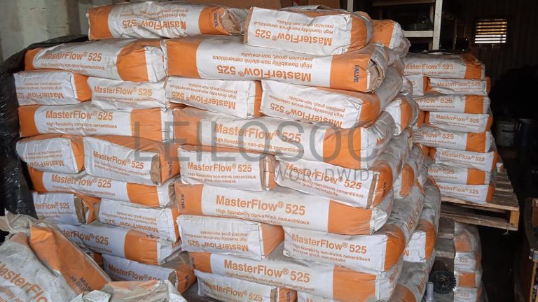 Diversos + Diversos + Diversos + Diversos + Cimento Cola + Parafusos + Diversos + Máquina de soldagem + Caixas de ferramentas + Contentor de 40P ·