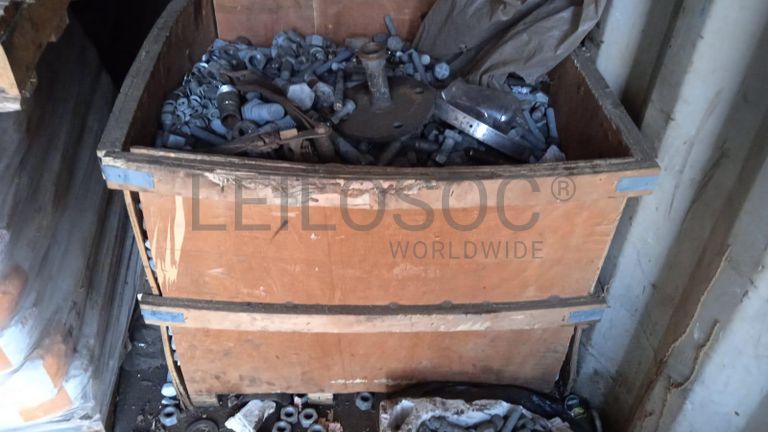 Diversos + Diversos + Diversos + Diversos + Cimento Cola + Parafusos + Diversos + Máquina de soldagem + Caixas de ferramentas + Contentor de 40P ·