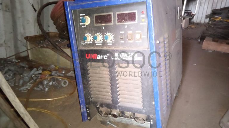 Diversos + Diversos + Diversos + Diversos + Cimento Cola + Parafusos + Diversos + Máquina de soldagem + Caixas de ferramentas + Contentor de 40P ·