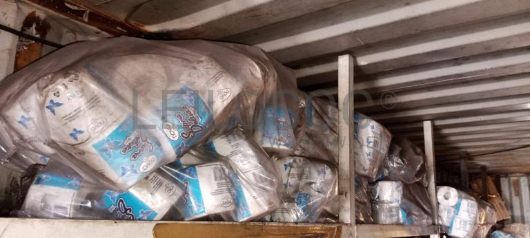 Diversos + Diversos + Rolo de fita + Diversos + Papel higiénico + Diversos + Diversos + Diversos + Diversos + Diversos + Tinta dulux + Diversos + Placas de sinalização + Contentor de 40P ·