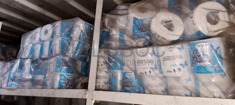 Diversos + Diversos + Rolo de fita + Diversos + Papel higiénico + Diversos + Diversos + Diversos + Diversos + Diversos + Tinta dulux + Diversos + Placas de sinalização + Contentor de 40P ·