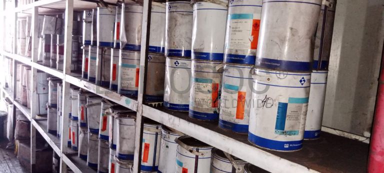 Diversos + Diversos + Gerador + Diversos + Diversos + Diversos + Diversos + Diversos + Máquina de lichar + Cimento cola + Contentor de 40P ·