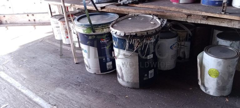 Diversos + Diversos + Rolo de fita + Diversos + Papel higiénico + Diversos + Diversos + Diversos + Diversos + Diversos + Tinta dulux + Diversos + Placas de sinalização + Contentor de 40P ·