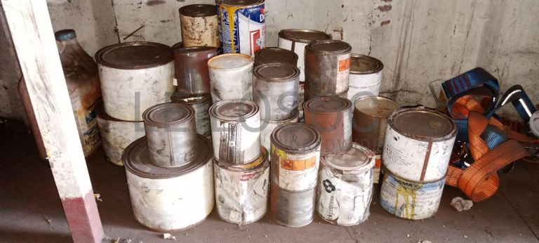 Diversos + Diversos + Rolo de fita + Diversos + Papel higiénico + Diversos + Diversos + Diversos + Diversos + Diversos + Tinta dulux + Diversos + Placas de sinalização + Contentor de 40P ·