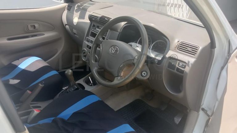 Toyota Avanza ·