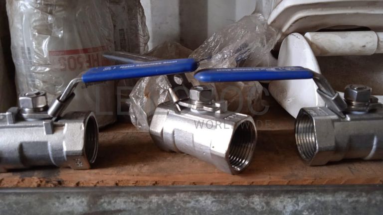 Diversos + Diversos + Gerador + Diversos + Diversos + Diversos + Diversos + Diversos + Máquina de lichar + Cimento cola + Contentor de 40P ·